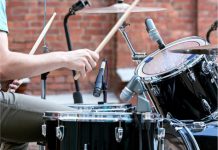 Как научиться играть на барабане?