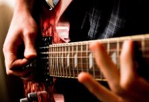 На что обратить внимание при покупке гитары?