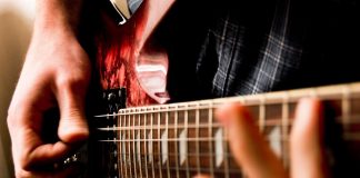 На что обратить внимание при покупке гитары?