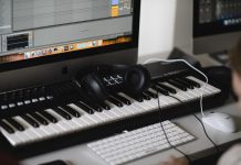 Профессия саунд дизайнер. Сколько зарабатывает?