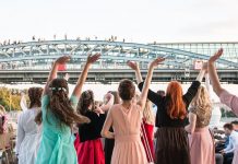 Почему стоит арендовать теплоход на выпускной?