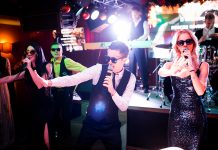 Почему стоит отметить день рождения в караоке?