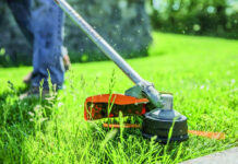 Зеленый дозор: выбираем идеальный триммер для травы и газона
