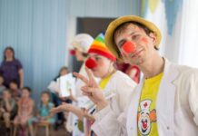 Как правильно организовать розыгрыши и пранки: советы для веселого времяпрепровождения