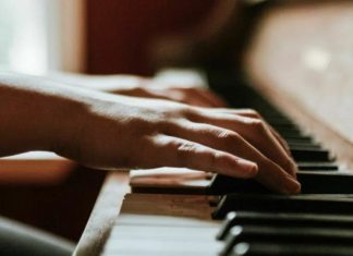 How to Play the Piano Correctly: A Beginner’s Guide to Technique and Confidence